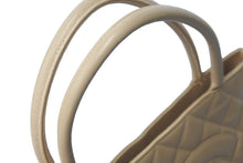Load image into Gallery viewer, CHANEL シャネル 復刻トート 5番台 ハンドバッグ ココマーク キャビアスキン ベージュ ゴールド金具 美品 中古 60247