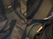 Load image into Gallery viewer, LOUIS VUITTON ルイヴィトン 村上隆 トレイ モノグラモフラージュ 迷彩 トートバッグ M95783 美品 中古 60272