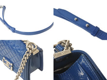 Load image into Gallery viewer, CHANEL シャネル ボーイシャネル20 パテント ショルダーバッグ ブルー ココマーク シルバー金具 美品 中古 60307
