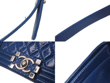 Load image into Gallery viewer, CHANEL シャネル ボーイシャネル20 パテント ショルダーバッグ ブルー ココマーク シルバー金具 美品 中古 60307