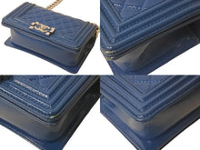 Load image into Gallery viewer, CHANEL シャネル ボーイシャネル20 パテント ショルダーバッグ ブルー ココマーク シルバー金具 美品 中古 60307