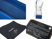 Load image into Gallery viewer, CHANEL シャネル ボーイシャネル20 パテント ショルダーバッグ ブルー ココマーク シルバー金具 美品 中古 60307
