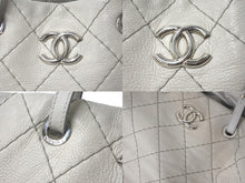 Load image into Gallery viewer, CHANEL シャネル ココマーク トートバッグ オンザロード 13番台 ワイルドステッチ レザー グレー シルバー金具 美品 中古 60349