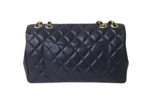 Load image into Gallery viewer, 極美品 CHANEL シャネル チェーンショルダーバッグ シングルフラップ マトラッセ23 21番台 ラムスキン ネイビー ゴールド金具 中古 60362