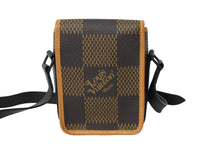 Load image into Gallery viewer, LOUIS VUITTON ルイヴィトン×NIGO ショルダーバッグ アマゾン スリングバッグ N40357 ブラウン ブラック 美品 中古 60394