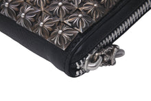 Load image into Gallery viewer, CHROME HEARTS クロムハーツ 全面 ピラミッド ボックス CHプラス スタッズ 長財布 ブラック シルバー925 レザー 美品 中古 60439