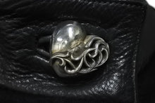 Load image into Gallery viewer, CHROME HEARTS クロムハーツ フード付きフローラルハートボタンレザー切替カシミヤコート ブラック サイズXS 中古 60473