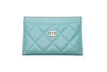 Load image into Gallery viewer, CHANEL シャネル カードケース マトラッセ ココマーク ラムスキン グリーン 27番台 ゴールド金具 美品 中古 60545