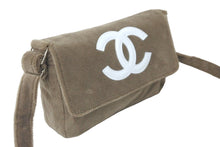 Load image into Gallery viewer, CHANEL シャネル ショルダーバッグ ココマーク パイル ベージュ シルバー金具 ノベルティー 美品 中古 60554