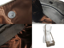 Load image into Gallery viewer, CHANEL シャネル ショルダーバッグ ココマーク パイル ベージュ シルバー金具 ノベルティー 美品 中古 60554