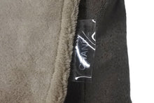 Load image into Gallery viewer, CHANEL シャネル ショルダーバッグ ココマーク パイル ベージュ シルバー金具 ノベルティー 美品 中古 60562