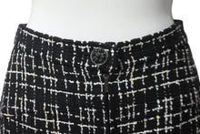 Load image into Gallery viewer, 極美品 CHANEL シャネル ツイード パンツ マルチカラー ブラック ビジュー ジップ ボトムス P61105V46414 サイズ34 中古 60575