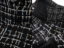 Load image into Gallery viewer, 極美品 CHANEL シャネル ツイード パンツ マルチカラー ブラック ビジュー ジップ ボトムス P61105V46414 サイズ34 中古 60575