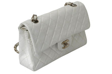 Load image into Gallery viewer, CHANEL シャネル チェーンショルダーバッグ Wフラップ マトラッセ 5番台 1998年 カーフ ホワイト シルバー金具 美品 中古 60597