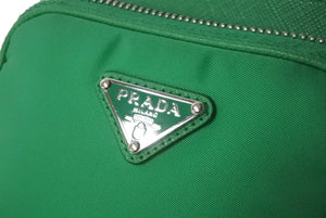 PRADA プラダショルダーバッグ ネックフォンケース 三角ロゴプレート ナイロン テスート グリーン 美品 中古 60606 