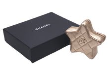 Load image into Gallery viewer, 新品同様品 CHANEL シャネル スターコインケース マトラッセ ラムスキン ココマーク 星型 バッグチャーム ゴールド 中古 60627