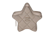 Load image into Gallery viewer, 新品同様品 CHANEL シャネル スターコインケース マトラッセ ラムスキン ココマーク 星型 バッグチャーム ゴールド 中古 60627