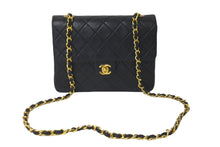 Load image into Gallery viewer, CHANEL シャネル チェーンショルダーバッグ ミニマトラッセ 20cm 1番台 ラムスキン ブラック ゴールド金具 美品 中古 60657