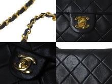 Load image into Gallery viewer, CHANEL シャネル チェーンショルダーバッグ ミニマトラッセ 20cm 1番台 ラムスキン ブラック ゴールド金具 美品 中古 60657