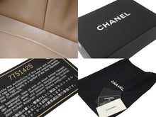 Load image into Gallery viewer, CHANEL シャネル チョコバー チェーンショルダーバッグ ラムスキン 7番台 ベージュ ココマーク ゴールド金具 美品 中古 60670