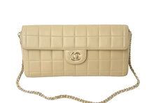 Load image into Gallery viewer, CHANEL シャネル チョコバー チェーンショルダーバッグ ラムスキン 7番台 ベージュ ココマーク ゴールド金具 美品 中古 60670