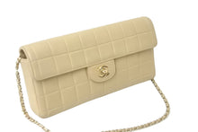 Load image into Gallery viewer, CHANEL シャネル チョコバー チェーンショルダーバッグ ラムスキン 7番台 ベージュ ココマーク ゴールド金具 美品 中古 60670