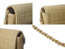 Load image into Gallery viewer, CHANEL シャネル チョコバー チェーンショルダーバッグ ラムスキン 7番台 ベージュ ココマーク ゴールド金具 美品 中古 60670