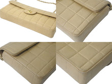 Load image into Gallery viewer, CHANEL シャネル チョコバー チェーンショルダーバッグ ラムスキン 7番台 ベージュ ココマーク ゴールド金具 美品 中古 60670
