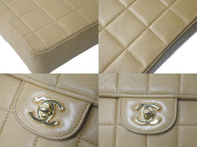 Load image into Gallery viewer, CHANEL シャネル チョコバー チェーンショルダーバッグ ラムスキン 7番台 ベージュ ココマーク ゴールド金具 美品 中古 60670