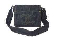 Load image into Gallery viewer, CHANEL シャネル ショルダーバッグ メッセンジャーバッグ A31987 10番台 2006 デニム インディゴ ゴールド金具 美品 中古 60701