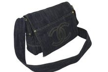 Load image into Gallery viewer, CHANEL シャネル ショルダーバッグ メッセンジャーバッグ A31987 10番台 2006 デニム インディゴ ゴールド金具 美品 中古 60701