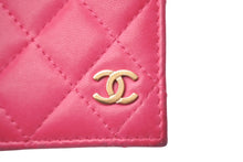 Load image into Gallery viewer, CHANEL シャネル マトラッセ カードケース 二つ折り 21番台 ラムスキン ピンク ゴールド金具 美品 中古 60808