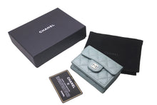 Load image into Gallery viewer, 極美品 CHANEL シャネル クラシック スモール フラップ ウォレット マトラッセ 31番台 キャビアスキン グリーン ゴールド金具 中古 60809