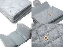 Load image into Gallery viewer, 極美品 CHANEL シャネル クラシック スモール フラップ ウォレット マトラッセ 31番台 キャビアスキン グリーン ゴールド金具 中古 60809