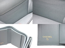 Load image into Gallery viewer, 極美品 CHANEL シャネル クラシック スモール フラップ ウォレット マトラッセ 31番台 キャビアスキン グリーン ゴールド金具 中古 60809
