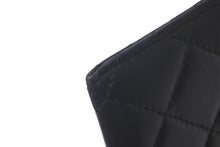 Load image into Gallery viewer, CHANEL シャネル マトラッセ カードケース 14番台 ブラック ラムスキン ココマーク ロゴ 小物 名刺入れ 良品 中古 60871