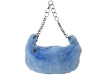Load image into Gallery viewer, 極美品 CHANEL シャネル チェーンショルダーバッグ ラビットファー ココマーク 7番台 2002年 ブルー シルバー金具 中古 60945