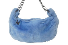 Load image into Gallery viewer, 極美品 CHANEL シャネル チェーンショルダーバッグ ラビットファー ココマーク 7番台 2002年 ブルー シルバー金具 中古 60945