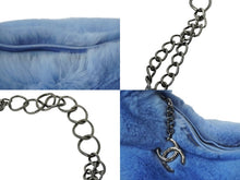 Load image into Gallery viewer, 極美品 CHANEL シャネル チェーンショルダーバッグ ラビットファー ココマーク 7番台 2002年 ブルー シルバー金具 中古 60945