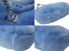 Load image into Gallery viewer, 極美品 CHANEL シャネル チェーンショルダーバッグ ラビットファー ココマーク 7番台 2002年 ブルー シルバー金具 中古 60945
