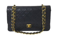 Load image into Gallery viewer, CHANEL シャネル チェーンショルダーバッグ Wフラップ マトラッセ25 ラムスキン 2番台 ブラック ゴールド金具 美品 中古 60958