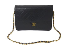 Load image into Gallery viewer, CHANEL シャネル マトラッセ チェーンショルダーバッグ ココマーク 5番台 プッシュロック ブラック ラムスキン ゴールド金具 美品 中古 60963