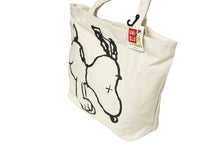 Load image into Gallery viewer, 新品未使用品 KAWS×UNIQLO カウズ×ユニクロ トートバッグ ピーナッツ 401707 シルバー金具 中古 60967