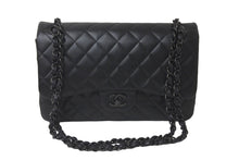 Load image into Gallery viewer, 極美品 CHANEL シャネル チェーンショルダーバッグ マトラッセ30 Wフラップ A58600 ソーブラック ランダムシリアル 中古 60978