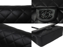 Load image into Gallery viewer, 極美品 CHANEL シャネル チェーンショルダーバッグ マトラッセ30 Wフラップ A58600 ソーブラック ランダムシリアル 中古 60978
