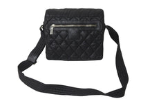 Load image into Gallery viewer, CHANEL シャネル コココクーン マトラッセ ショルダーバッグ A48616 18番台 ナイロン ブラック シルバー金具 美品 中古 60981