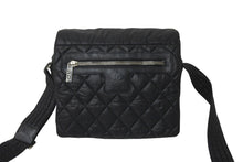 Load image into Gallery viewer, CHANEL シャネル コココクーン マトラッセ ショルダーバッグ A48616 18番台 ナイロン ブラック シルバー金具 美品 中古 60981