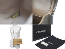 Load image into Gallery viewer, 極美品 CHANEL マトラッセ Wフラップ チェーンショルダー キャビアスキン 6番台 23cm ショルダーバッグ ベージュ ゴールド金具 中古 61101