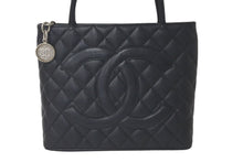 Load image into Gallery viewer, 極美品 CHANEL シャネル トートバッグ 復刻トート キャビアスキン A01804 6番台 2002年頃 ココマーク シルバープレート 中古 61104