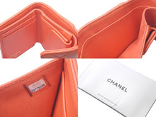 Load image into Gallery viewer, CHANEL シャネル 三つ折り財布 スモールウォレット マトラッセ ラムスキン 29番台 オレンジ ゴールド金具 美品 中古 61285